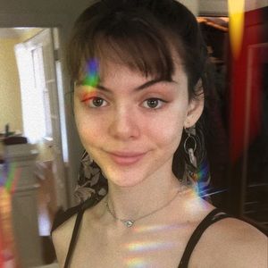 Meet your Posher, Eva